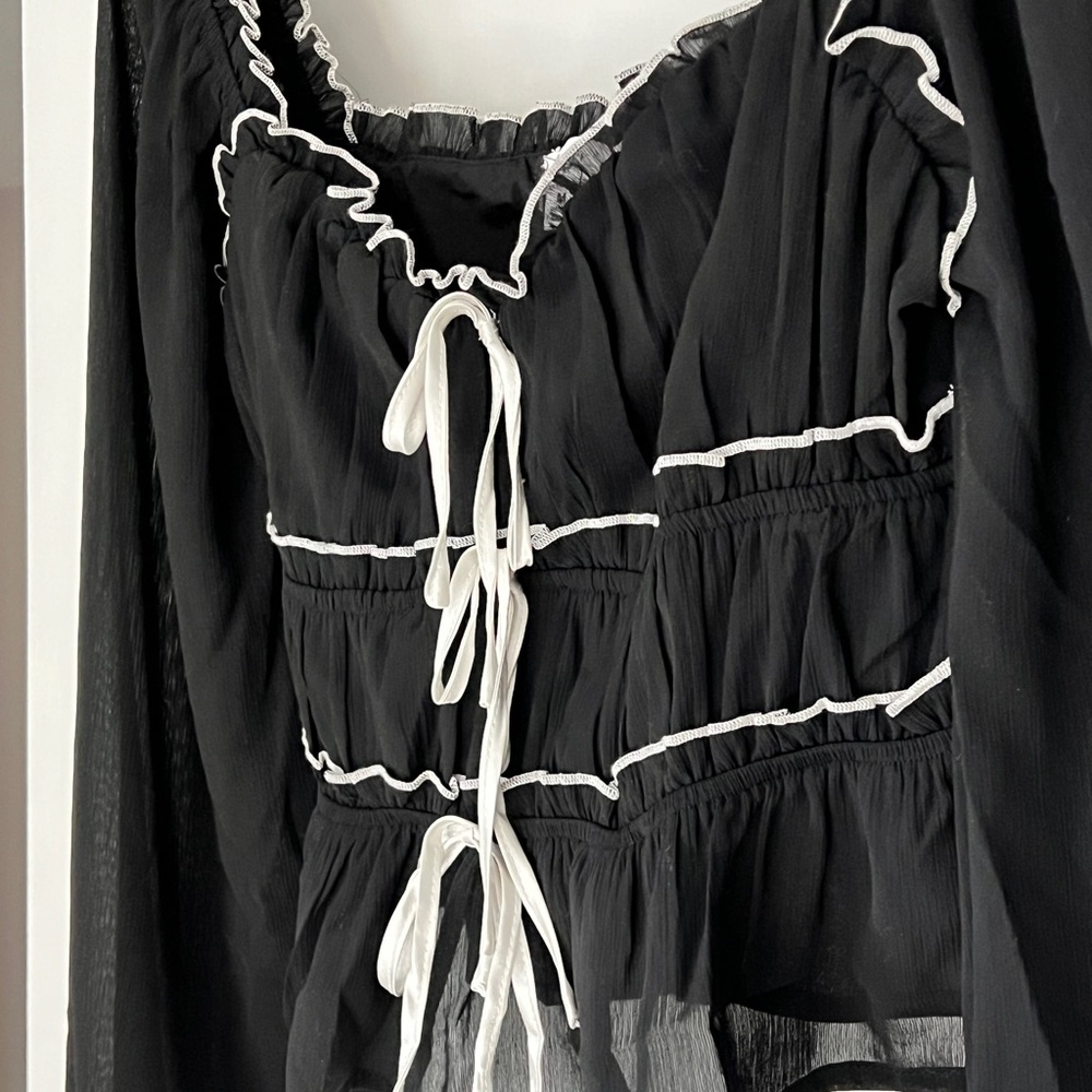 NWOT Chic Black Blouse with White Accents (Juniors)